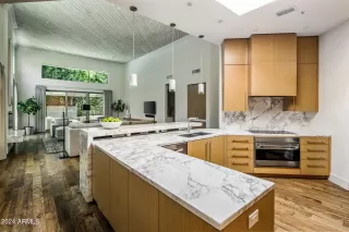 Photo #1: 6772800 Listing