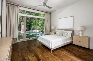 Photo #4: 6772800 Listing