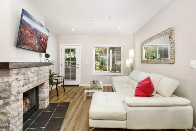 MLS: 6772873 Condo For Sale