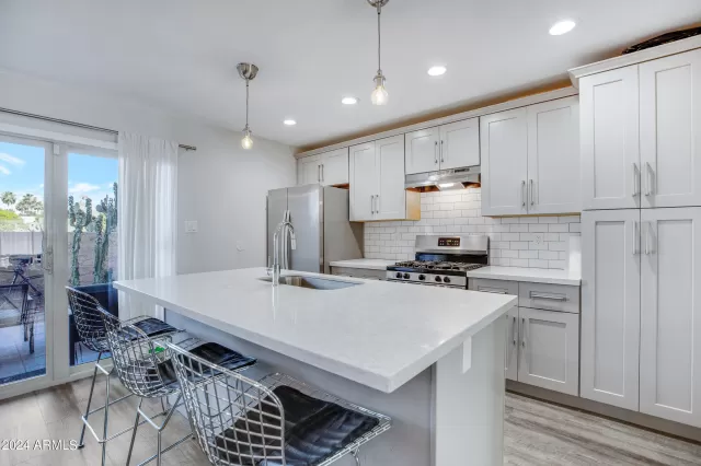 MLS: 6772910 Condo For Sale