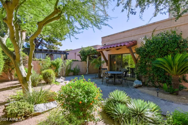 MLS: 6773058 Condo For Sale