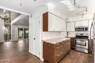 Photo #5: 6773422 Listing