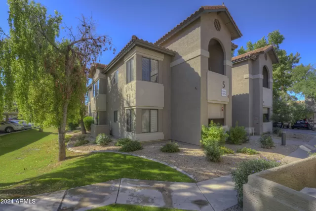 MLS: 6774295 Condo For Sale