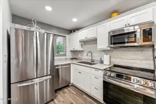 Photo #5: 6774305 Listing