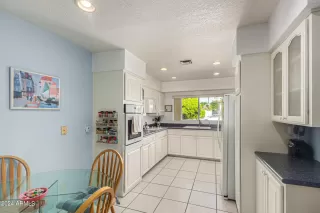 Photo #5: 6774382 Listing