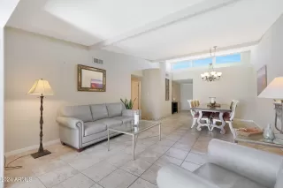 Photo #5: 6774432 Listing