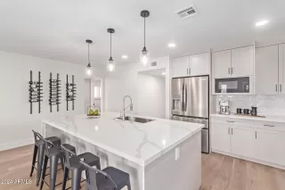 Photo #5: 6775626 Listing 