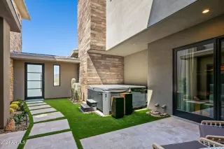 Photo #2: 6775900 Listing