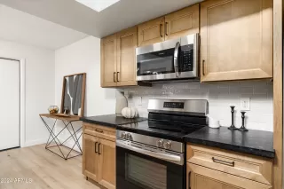 Photo #5: 6775988 Listing 