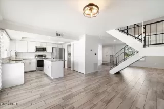 Photo #2: 6776127 Listing 