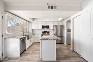 Photo #3: 6776127 Listing 