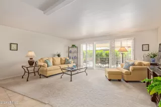 Photo #6: 6776496 Listing