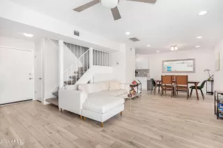 Photo #4: 6777686 Listing