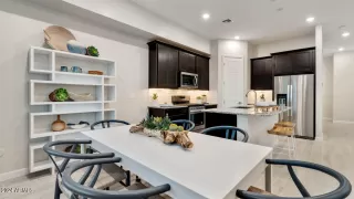 Photo #4: 6778883 Listing