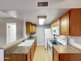Photo #5: 6779830 Listing
