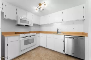 Photo #6: 6780374 Listing