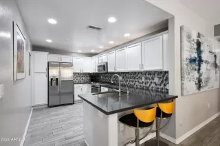 Photo #2: 6780792 Listing