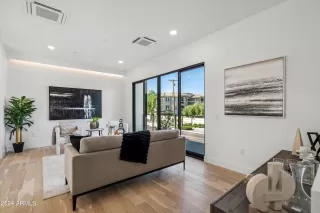 Photo #4: 6780955 Listing