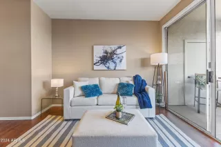 Photo #6: 6780971 Listing