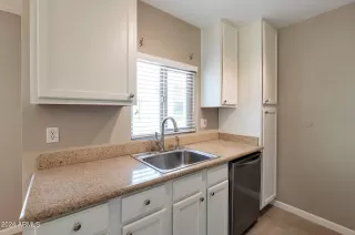 Photo #3: 6781102 Listing 