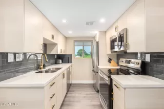 Photo #2: 6781618 Listing