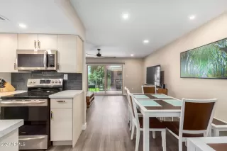 Photo #6: 6781618 Listing