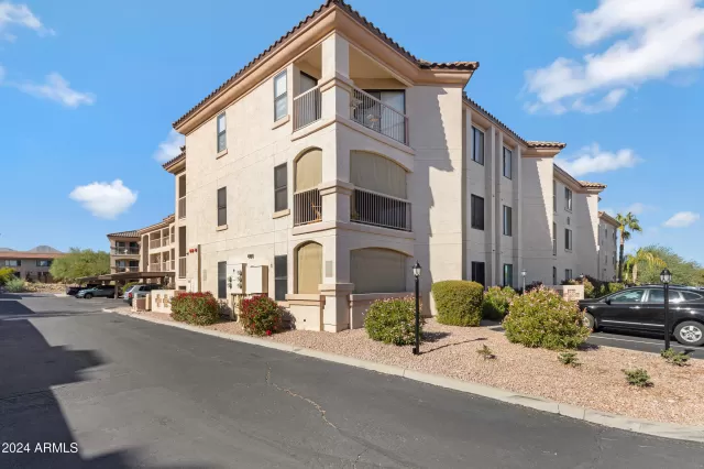 MLS: 6781628 Condo For Sale