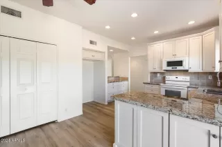 Photo #5: 6781675 Listing