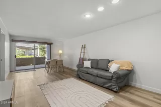 Photo #3: 6781776 Listing