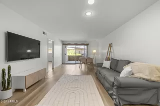 Photo #4: 6781776 Listing