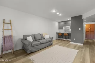 Photo #5: 6781776 Listing