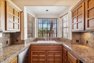 Photo #5: 6782873 Listing