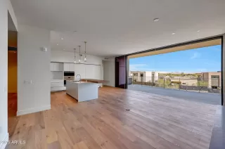 Photo #5: 6784595 Listing