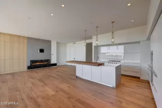 Photo #6: 6784595 Listing