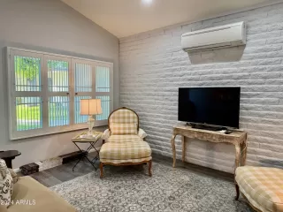 Photo #5: 6784821 Listing