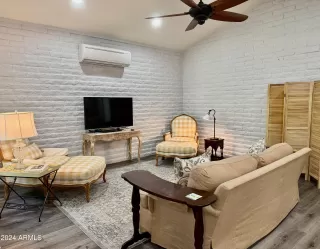 Photo #6: 6784821 Listing