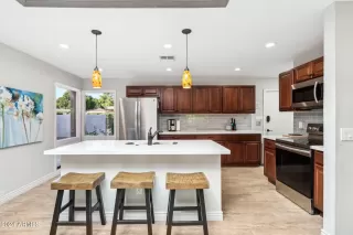 Photo #5: 6785082 Listing 