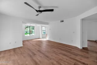 Photo #3: 6785697 Listing