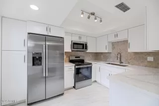 Photo #6: 6785697 Listing