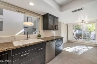 Photo #6: 6785748 Listing