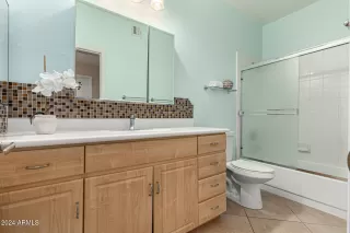 Photo #6: 6785818 Listing