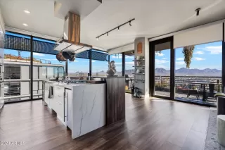 Photo #1: 6785877 Listing 