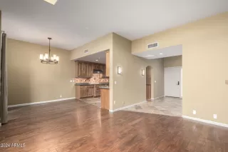 Photo #5: 6786376 Listing