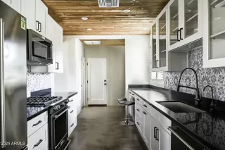 Photo #3: 6786428 Listing