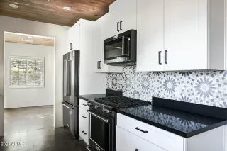 Photo #4: 6786428 Listing