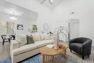 Photo #2: 6786454 Listing