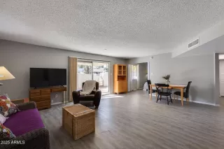 Photo #5: 6786644 Listing