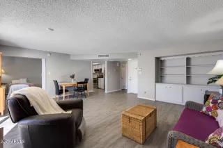 Photo #6: 6786644 Listing