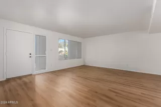 Photo #4: 6786878 Listing