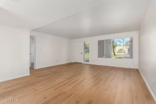 Photo #5: 6786878 Listing